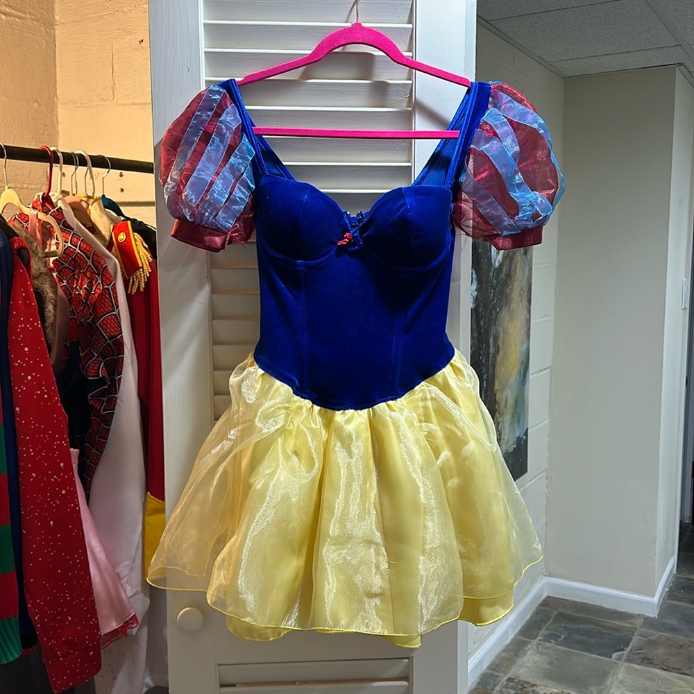 Sexy snow White Halloween costume XS